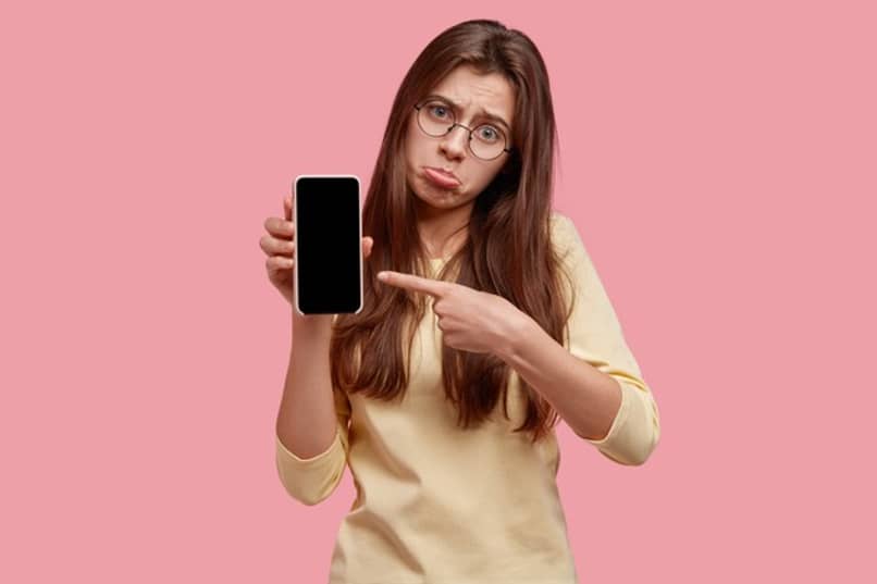 sad woman holds a phone